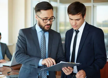 Provides expertise on legal matters and compliance. - 捷报比分